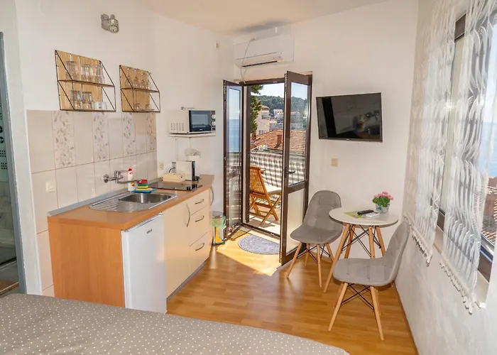 Caric Gostinjska kuća 4*