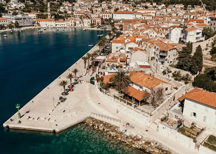 Caric Gostinjska kuća 4*