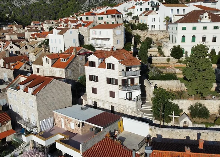 Caric Gostinjska kuća 4*